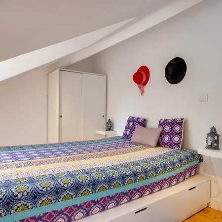 Cosy And Bright Studio For 4 In Beato ליסבון
